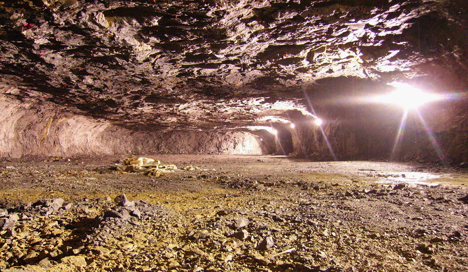 Caverna de explotación en Apario